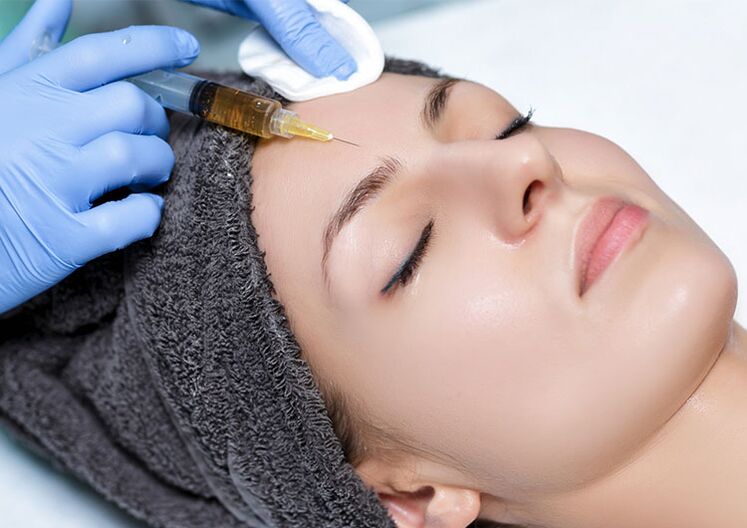 Injecting fillers into the skin around the eyes for rejuvenation purposes